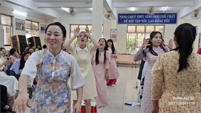 Đoàn viên Công đoàn trường Tiểu học Cao Bá Quát tham gia trò chơi “Tam sao thất bản” Chào mừng Ngày Nhà giáo Việt Nam 20/11