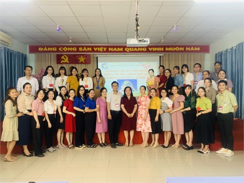 Tập huấn việc tích hợp các quyền con người, quyền trẻ em vào các môn học hoạt động giáo dục.