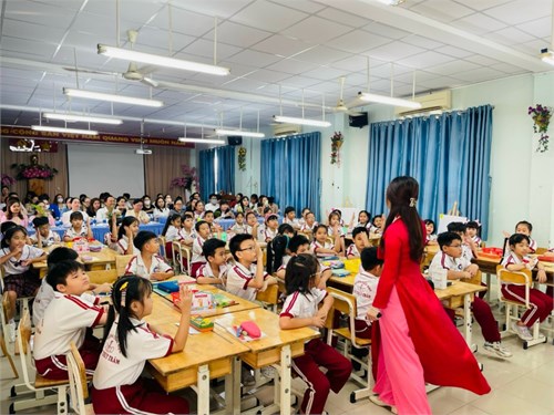 Chuyên đề - Lớp học mở:   Vận dụng mô hình Lớp học đảo ngược vào dạy học môn Tiếng Việt -Đọc mở rộng: Đọc một bài thơ về bốn mùa 