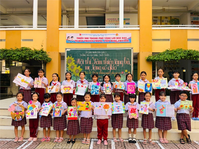 Tổ chức Hội thi Làm thiệp kỉ niệm 94 năm ngày Phụ nữ Việt Nam 20/10 tại cơ sở 1
