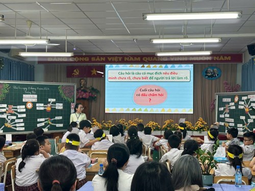 Thao giảng  Vận dụng Học thông qua Chơi trong dạy học Luyện từ và câu lớp 2 