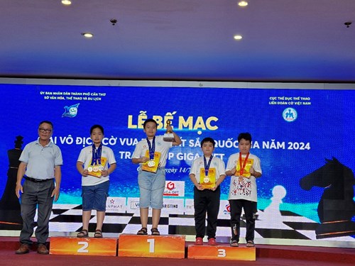 Chúc mừng em Hoàng Minh Hiếu, học sinh lớp 4/2 đã đạt thành tích cao giải vô địch cờ vua trẻ xuất sắc quốc gia năm 2024.