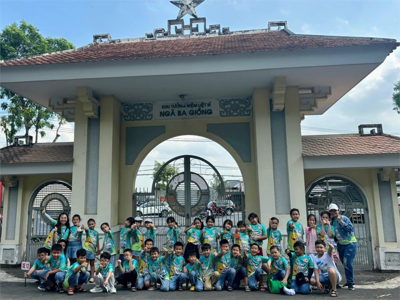Học sinh tham gia học tập ngoại khóa tại Mỹ Quỳnh Safari.
