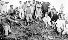 Bác cùng dân chống hạn.