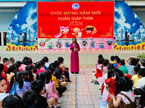 Họp mặt đầu năm mới Xuân Giáp Thìn 2024 của trường Tiểu học Đinh Tiên Hoàng