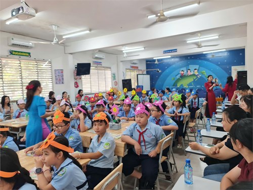  Tiết học mở  với bài  Em biết ơn người lao động (tiết 2)  của GV Nguyễn Thị Quỳnh cùng HS lớp 4/3 (sáng ngày 01/11/2024)