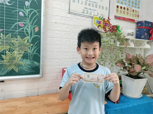 Tuyên dương em Hồ Xuân Trường - Lớp 2/7 làm việc tốt (ngày 7/3/2024)