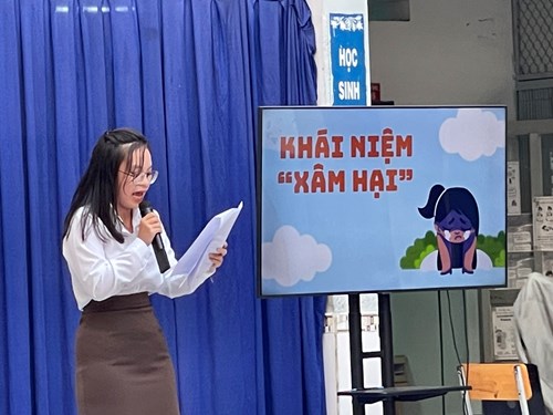 Chào cờ đầu tuần  - Chuyên đề kỹ năng sống : giúp trẻ ý thức tự bảo vệ bản thân trước nguy cơ xâm hại