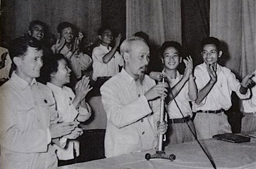 Không gian văn hóa Hồ Chí Minh - Tình cảm của Bác Hồ đối với Thanh niên Việt Nam