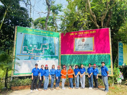 Đoàn viên về nguồn - Khu di tích Xẻo Quít