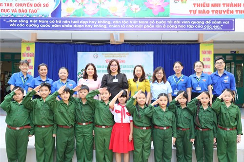 Trường tiểu học hiệp tân tổ chức buổi trò chuyện và giao lưu “nhân chứng lịch sử”.