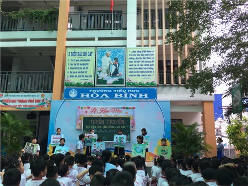 Tuyên truyền Đội viên, học sinh không xả rác năm học 2023-2024