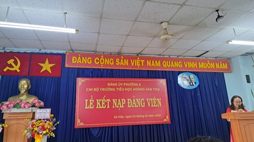 Lễ kết nạp Đảng viên mới của Chi bộ Trường Tiểu học Hoàng Văn Thụ