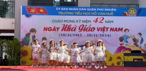 Tiết mục văn nghệ lớp Một 4 - Múa Thân sinh phụ mẫu
