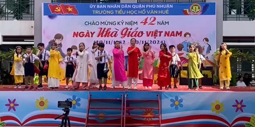Tiết mục văn nghệ Lớp Năm 7 - Nhảy: Sài Gòn đẹp lắm