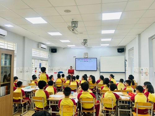 Lớp học mở môn Toán - Bài:  Thời gian  của lớp Năm 6