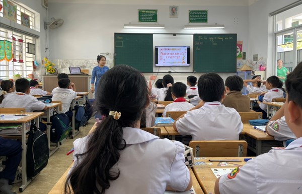 Tiết học tốt môn Toán - Bải :  Nhân số đo thời gian với một số  của lớp Năm 7