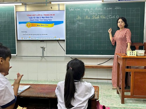 Cô Huỳnh Kim Trinh lớp 4/4 Dạy tiết thao giảng tổ môn tiếng việt đọc tháng 11,