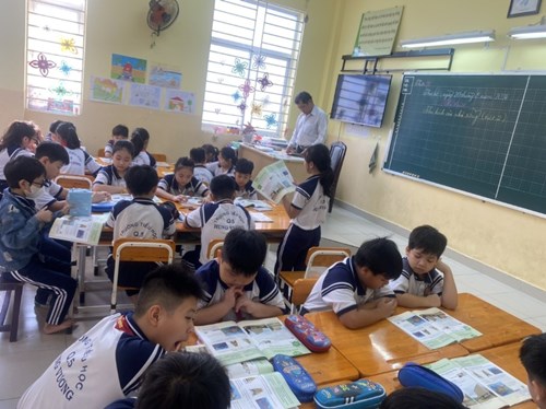 HOẠT ĐỘNG  LỚP HỌC MỞ  -- Tiết Mĩ Thuật - Lớp Bốn 4 -- Năm học: 2023 - 2024