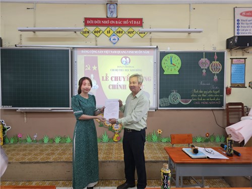 Lễ chuyển đảng chính thức cho cô Quách Cẩm Hằng