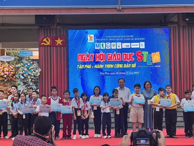 NGÀY HỘI GIÁO DỤC STEM - HÀNH TRÌNH CÔNG DÂN SỐ🤖
-----------------------------
🌻🌻🌻 Sáng ngày 02/11/2024, CBQL cùng Giáo viên và Học sinh Trường Tiểu học Lê Lai tham dự Ngày hội STEM quận Tân Phú  Hành trình công dân số . 🌸 Chúc mừng sản phẩm Máy lọc nước - Khối 5 đạt giải Khuyến khích Hội thi.
📷📷📷 Một số hình ảnh ghi nhận trong ngày hội: