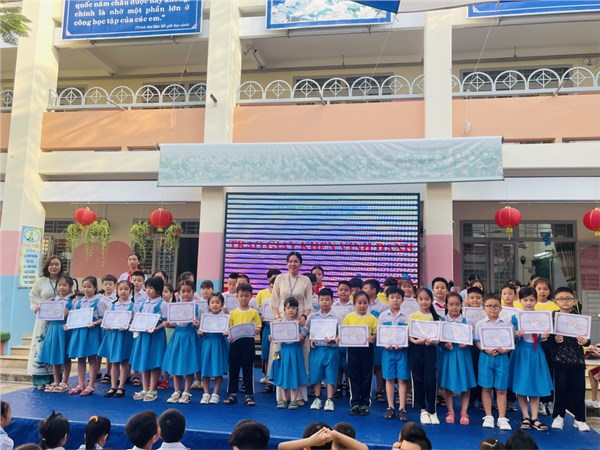 Sinh hoạt chào cờ tuần 20 và Vinh danh học sinh tháng 12 năm học 2023-2024