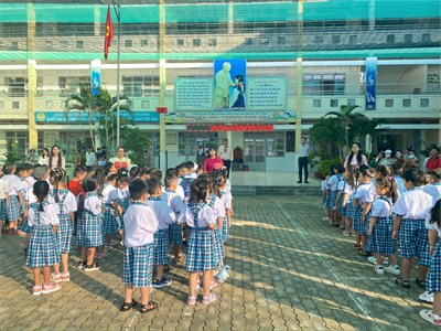 🌻[ngày đầu tiên em vào lớp một]🌻