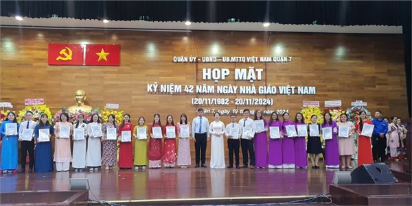 Thầy cô Trường Tiểu học Lê Văn Tám nhận danh hiệu “ Nhà giáo trẻ tiêu biểu Quận 7 năm 2024”