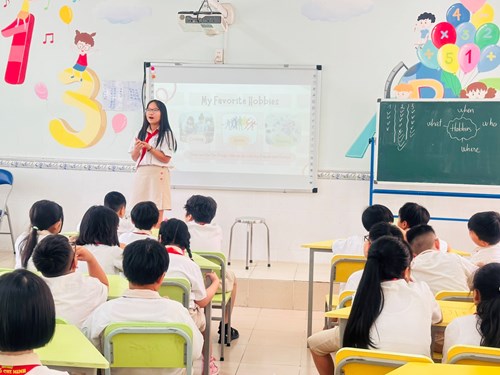 Câu lạc bộ tiếng Anh tại Trường Tiểu học Lê Văn Tám
