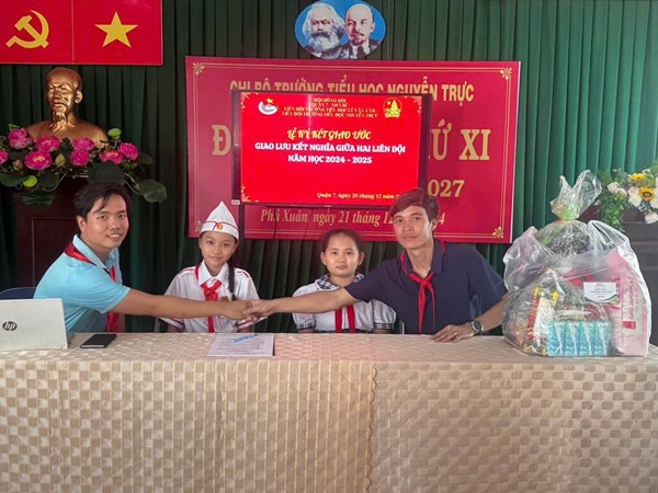 Liên đội Tiểu học Lê Văn Tám tổ chức thực hiện Chương trình  Vì người bạn ngoại thành  Năm 2024