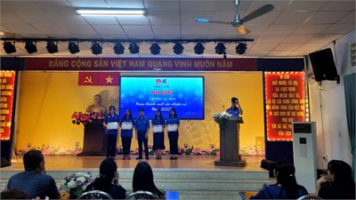 Tuyên dương tập thể Chi đoàn có thành tích xuất sắc trong công tác Đoàn và phong trào thanh thiếu nhi năm 2023
