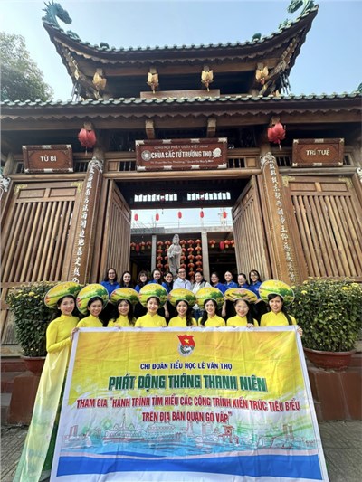 Đoàn viên chi đoàn tham gia  Hành trình tìm hiểu các công trình kiến trúc di tích lịch sử  năm 2024