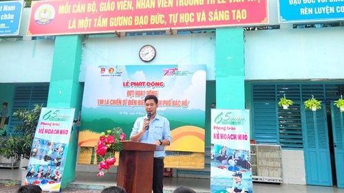 Chào cờ đầu tuần kết hợp kể chuyện về học tập và làm theo tư tưởng, đạo đức, phong cách hồ chí minh (18/3/2024)