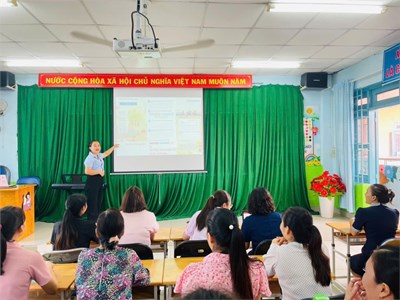 Sáng Thứ ba ngày 10/09/2024, đại diện Tổ trưởng chuyên môn các Khối đã tham dự Chuyên đề tập huấn chuyên môn  theo công văn số 1604/GDĐT ngày 26/08/2024 của Phòng Giáo dục và đào tạo Thành phố Thủ Đức tổ chức. Theo kế hoạch của nhà trường, các thành viên đã thực hiện  triển khai lại cho đội ngũ giáo viên 03 chuyên đề