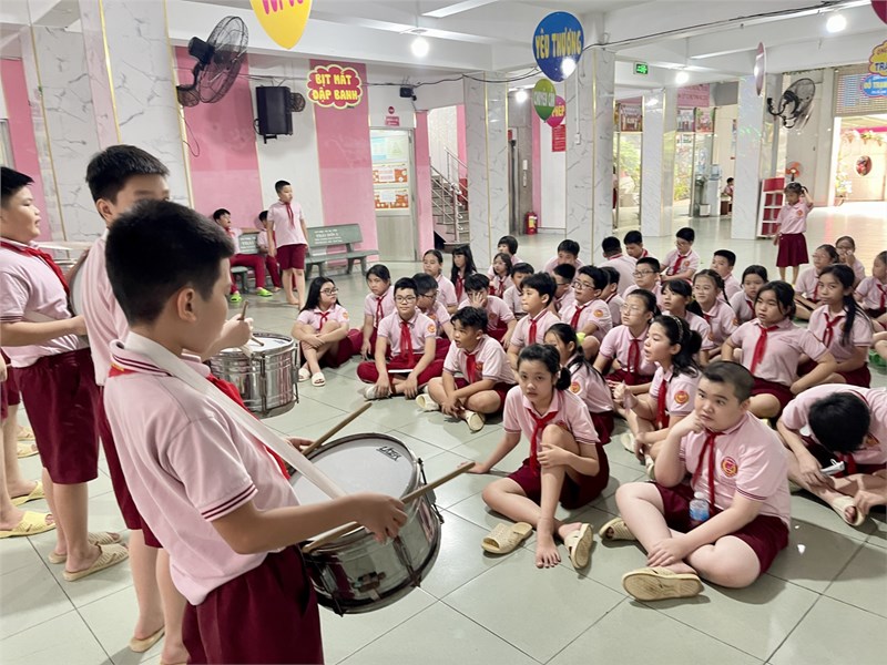 Tập luyện, sinh hoạt nghi thức Đội năm học 2023-2024