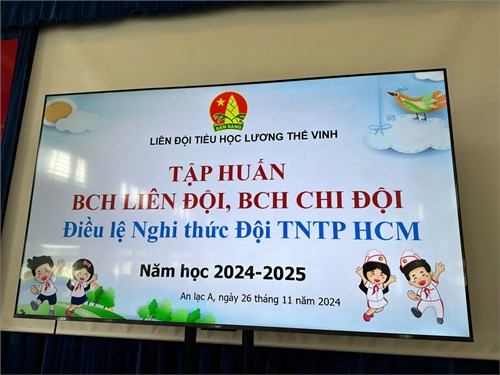 Chiều 26/11/2024 Liên đội tổ chức tập huấn BCH Liên đội, BCH chi đội về  Điều lệ Nghi thức Đội TNTP Hồ Chí Minh  nhằm trang bị kiến thức, kỹ năng cho đội viên tiến tới Hội thi Nghi thức Đội cấp trường và tham gia hội thi Nghi thức Đội cấp quận năm học 2024- 2025.