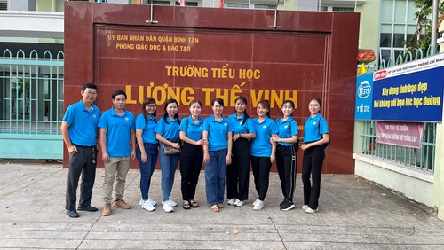 Sáng chủ nhật ngày 18/8/2024 Công đoàn cơ sở Trường Tiểu học Lương Thế Vinh tích cực tham gia đi bộ đồng hành  Kết nối chia sẻ  năm 2024 tại Đường Vành Đai Trong (trước nhà hàng Kim Cương)