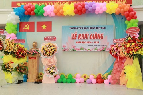 Một số hình ảnh lớp 2.1 - rộn ràng ngày khai giảng và chào đón năm học mới 2024-2025 🌻🌻 - gvcn thầy phạm xuân hoàng
