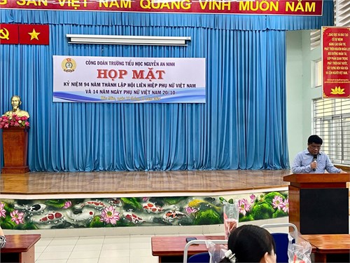 Tổ chức họp mặt nhân ngày 20/10