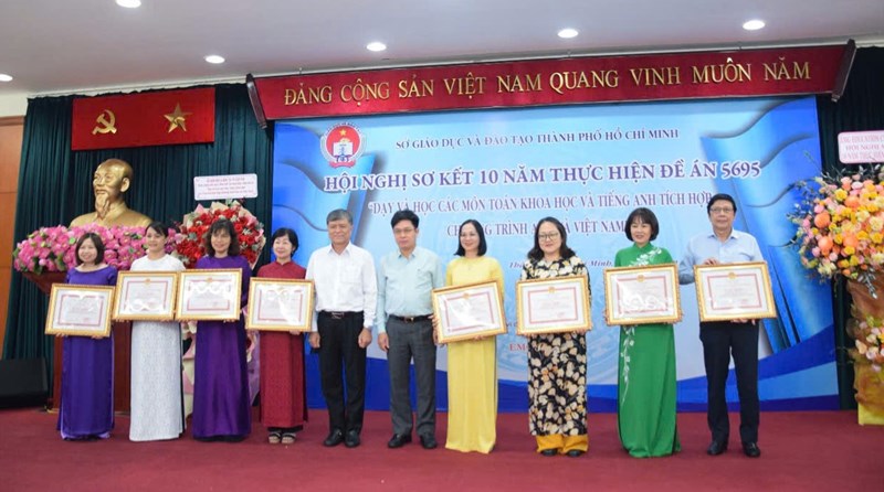 Chúc mừng Trường Tiểu học Nguyễn Bỉnh Khiêm được tuyên dương trong Hội nghị tổng kết 10 năm thực hiện Đề án “Dạy và học các môn Toán, Khoa Học và Tiếng Anh tích hợp chương trình Anh và Việt Nam”