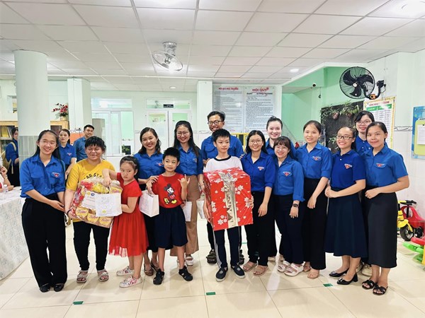 Tết yêu thương, Tết chia sẻ, Tết trẻ thơ
