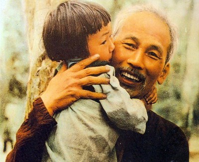 Những câu chuyện nhỏ về Bác Hồ và thiếu nhi