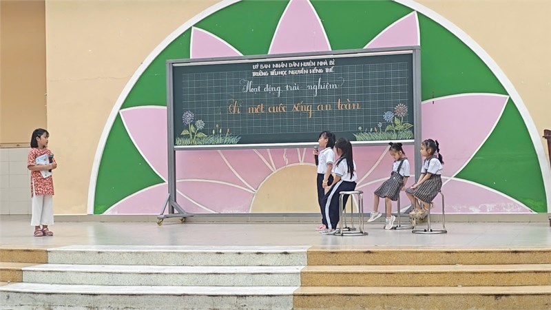 Sinh hoạt dưới cờ tuần 5