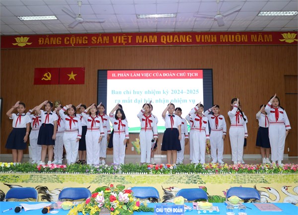 Đại hội Liên đội trường Tiểu học Nguyễn Thái Bình. Đại hội của “Những trò ngoan, tự hào truyền thống, tiếp bước cha anh, vâng lời Bác dạy”