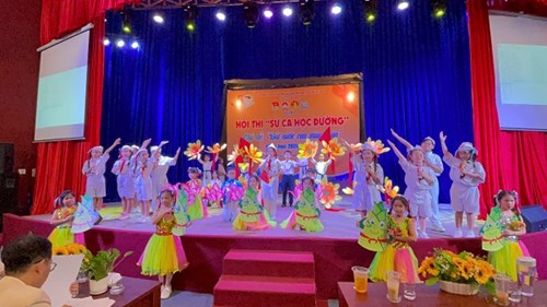 Hội thi “Sử ca học đường” năm học 2024-2025 - Chủ đề “Đất nước vạn mùa xuân”.