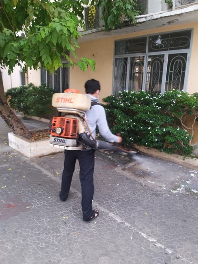 Phun thuốc diệt muỗi phòng ngừa bệnh sốt xuất huyết