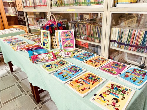 Triển lãm sách  Sắc màu cuộc sống 