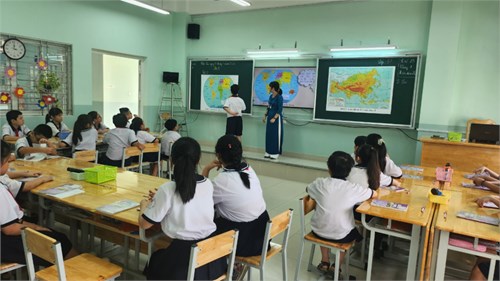 Tham gia hội thi giáo viên giỏi thành phố năm học 2023-2024.