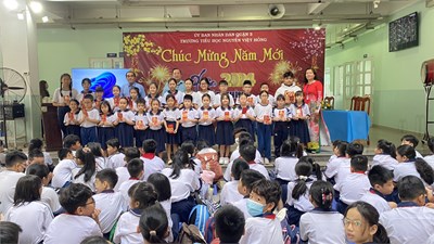 Sinh hoạt chào cờ đầu năm.