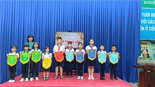 Sinh hoạt chào cờ: Lễ phát động Tết trồng cây